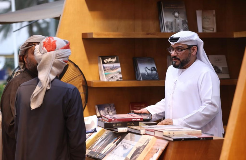 الأرشيف والمكتبة الوطنية يختتم مشاركته  في مهرجان الظفرة للكتاب