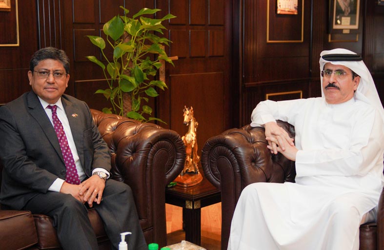 الطاير وقنصل سنغافورة في دبي يبحثان التعاون في الطاقة المتجددة