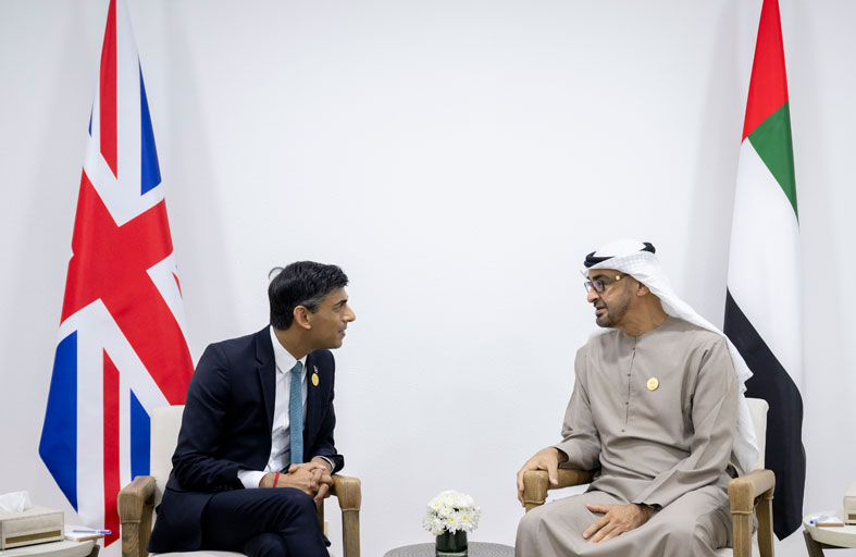 رئيس الدولة يلتقي عدداً من القادة والمسؤولين المشاركين في أعمال مؤتمر كوب 27 بشرم الشيخ 