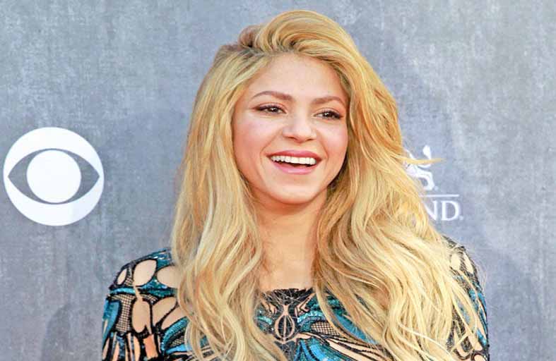 صورة نادرة لـ شاكيرا في مراهقتها بشعرها الأسود