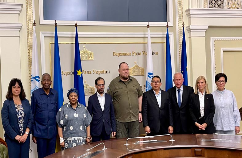 علي النعيمي يرأس فريق عمل الاتحاد البرلماني الدولي المعني بالحل السلمي للأزمة الأوكرانية الروسية في زيارته الرسمية إلى كييف وموسكو