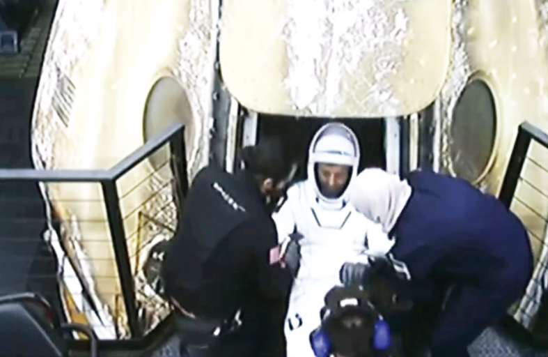  رئيس الدولة ومحمد بن راشد: إنجاز إماراتي يساهم في خدمة العلم والبشرية