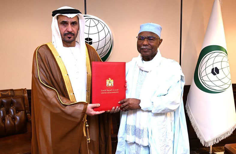 سفير الإمارات يقدم خطاب اعتماده إلى أمين عام منظمة التعاون الإسلامي