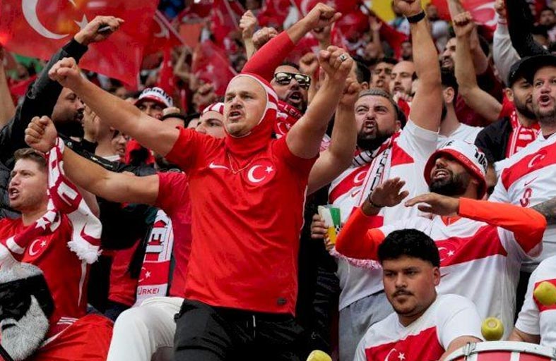 أتراك برلين مجنَّدون لربع النهائي «على أرضهم»! 