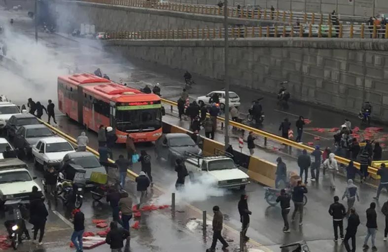 قتيل في احتجاجات على نقص المياه في غرب إيران  