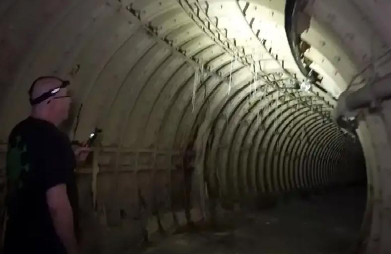 أنفاق سرية وصالة بولينغ أسفل  10 داونينغ ستريت