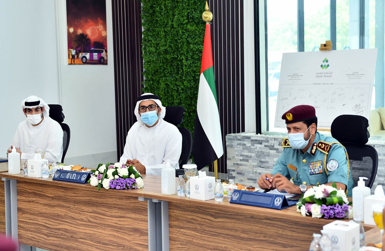 قائد شرطة الشارقة يوقع وثيقة المنصة الرقمية لحكومة الإمارة