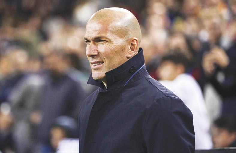 زيدان: «الليغا» لم تحسم.. وسئمت  الحديث عن التحكيم