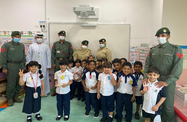 25 مدرسة تتعرف على دور مجلس سفراء الأمان بشرطة دبي