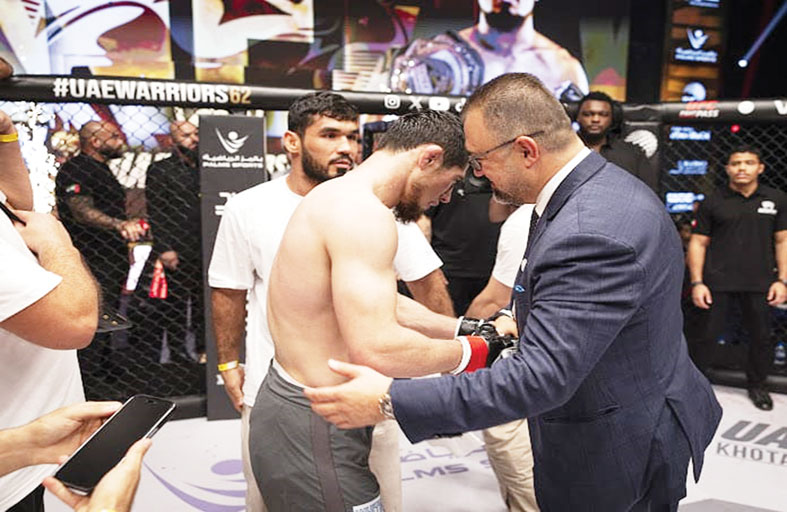 الأوزبكي خوتام يحافظ على لقب وزن الوسط في دولية «محاربي الإمارات»