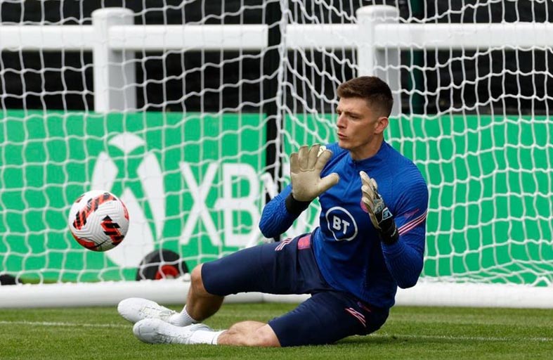 نيوكاسل يضم الحارس الدولي بوب من بيرنلي 