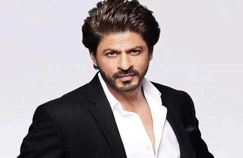 شاروخان يتبرع بـ 500 جرعة من لقاح كورونا