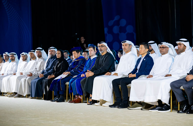 خالد بن محمد بن زايد يشهد مراسم منح الدكتوراة الفخرية الأولى بجامعة محمد بن زايد للذكاء الاصطناعي للرئيس التنفيذي لـ «أوبن ايه آي»