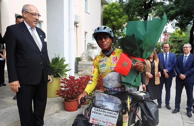 مغربي سبعيني يصل بكين بدراجته الهوائية من الدار البيضاء