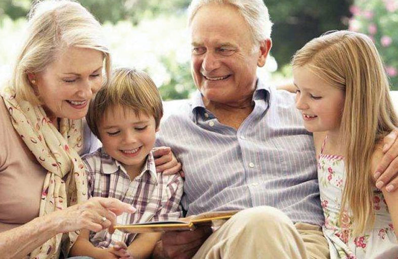 رعاية الأجداد لأحفادهم.. وصفة طبيعية لدماغ نشيط
