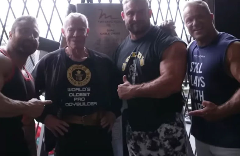 لاعب كمال الأجسام.. بعمر التسعين