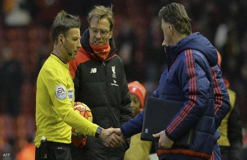 حكم إنجليزي يكشف مواقف «غريبة» لكلوب.. «شخص عدواني»