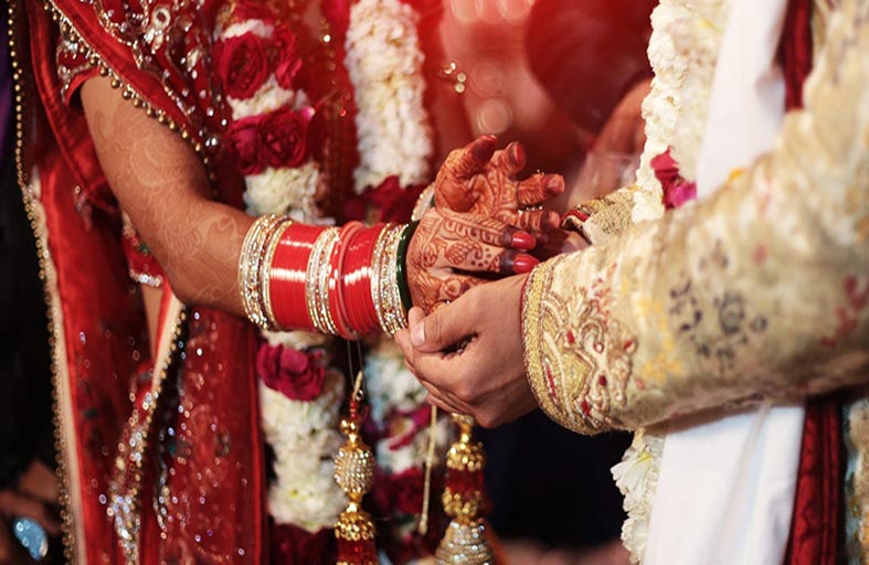 تهرب من زفافها بعد اكتشاف أن العريس أصلع!!