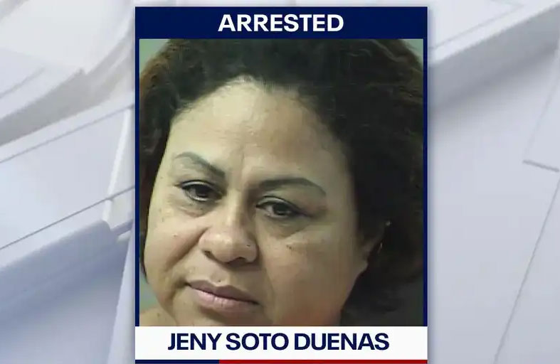 امرأة تحرق يدي طفلين لطلبهما مزيداً من الطعام