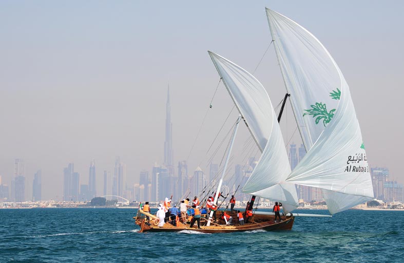 التبر 55 يلمع في قمة الشراعية 60 قدما