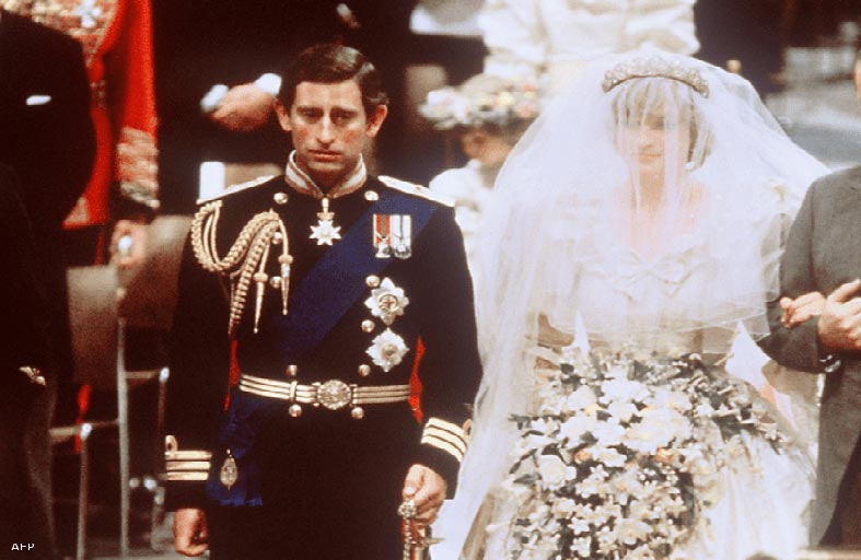 قطعة من كعكة زفاف تشارلز وديانا للبيع