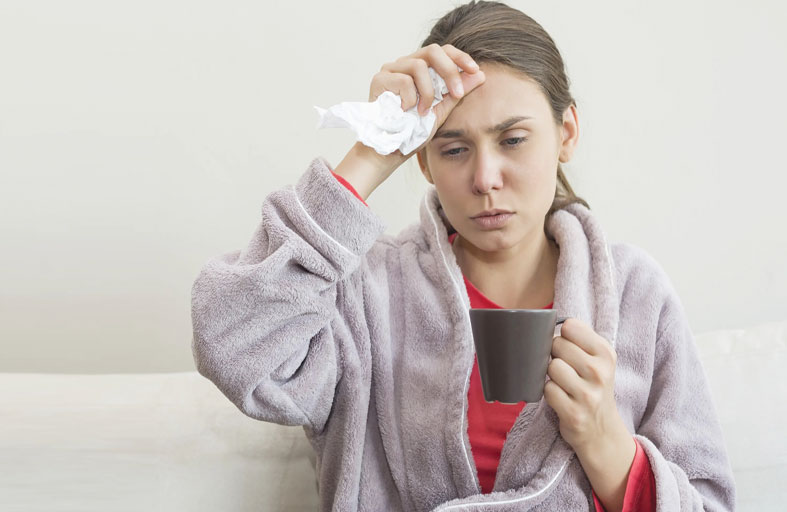 الزيت المغلي والشاي بالليمون واستنشاق البخار أخطاء شائعة في علاج نزلات البرد