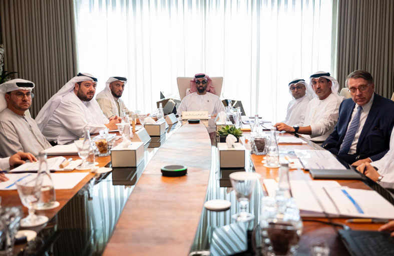 طحنون بن زايد يترأس اجتماع مجلس إدارة «القابضة» (ADQ)