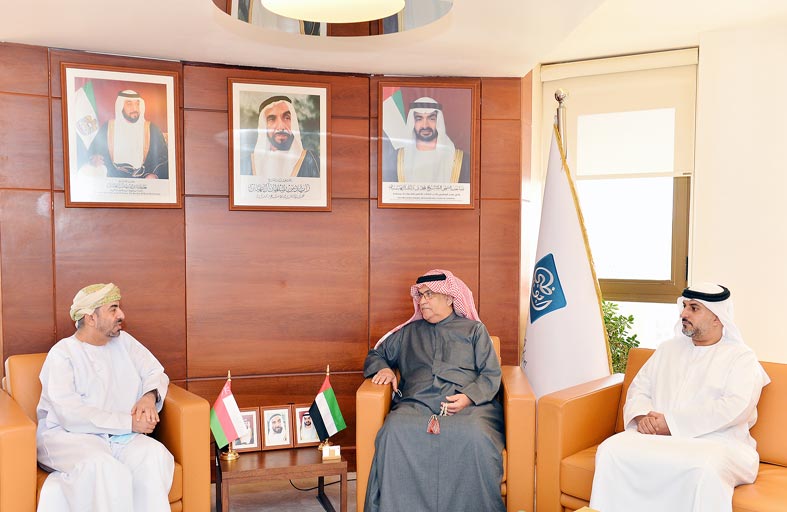 غرفة أبوظبي تبحث مع سفير سلطنة عمان مجالات التعاون التجاري والاقتصادي