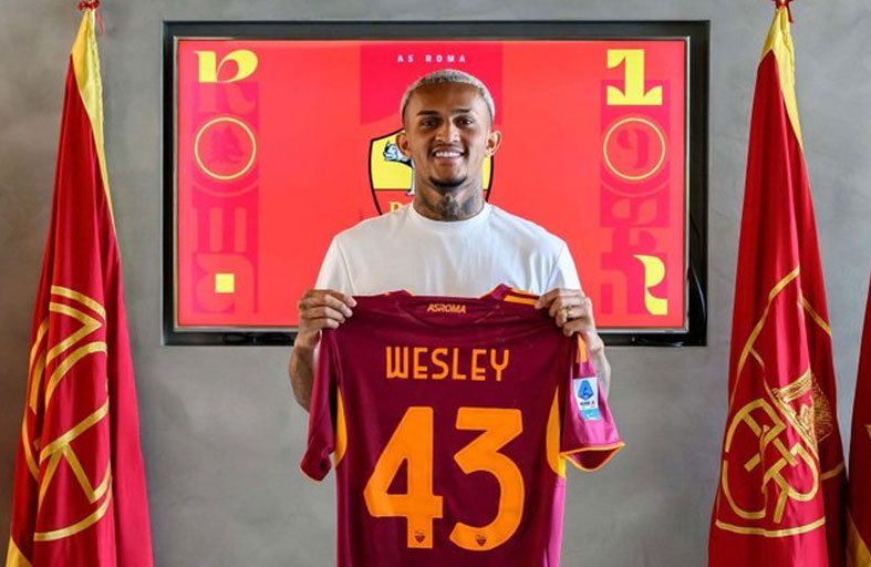 رسمياً.. روما يضم الظهير الأيمن البرازيلي ويسلي