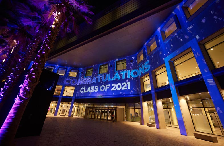 نيويورك أبوظبي تحتفي افتراضيا بتخريج دفعة جديدة من طلابها