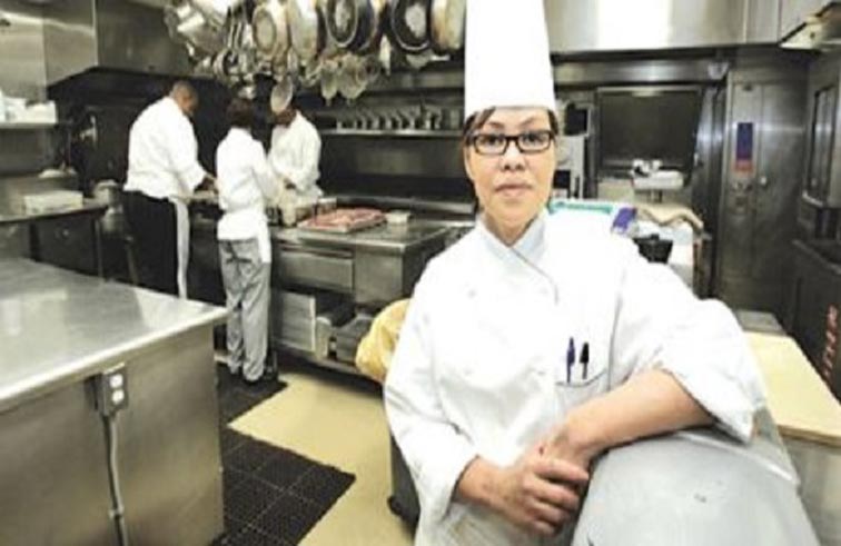 فلبينية.. كل زوار البيت الأبيض أكلوا من تحت يديها