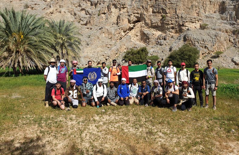 شرطة أبوظبي تنظم مسير جبلي لمنتسبي دورة إعداد مدربي اللياقة البدنية