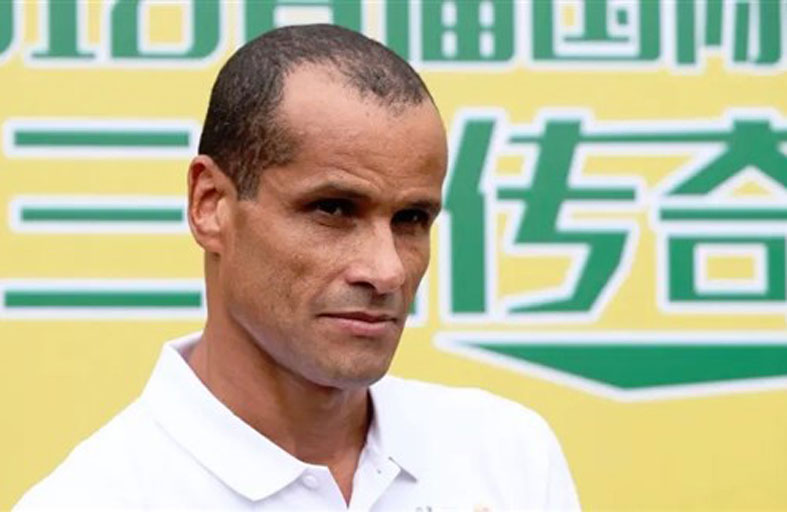 ريفالدو يوجه نصيحة ذهبية لإدارة برشلونة