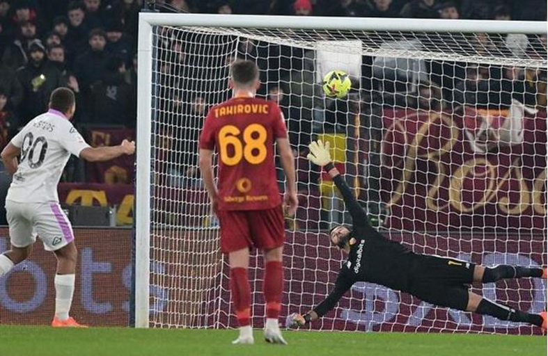 كريمونيزي يواصل مفاجآته ويطيح بروما 