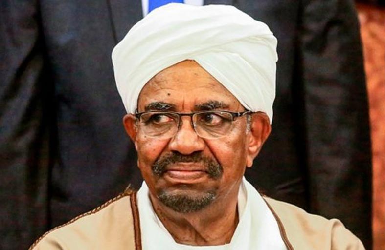 عمر البشير الدكتاتور المعزول أمام القضاء 