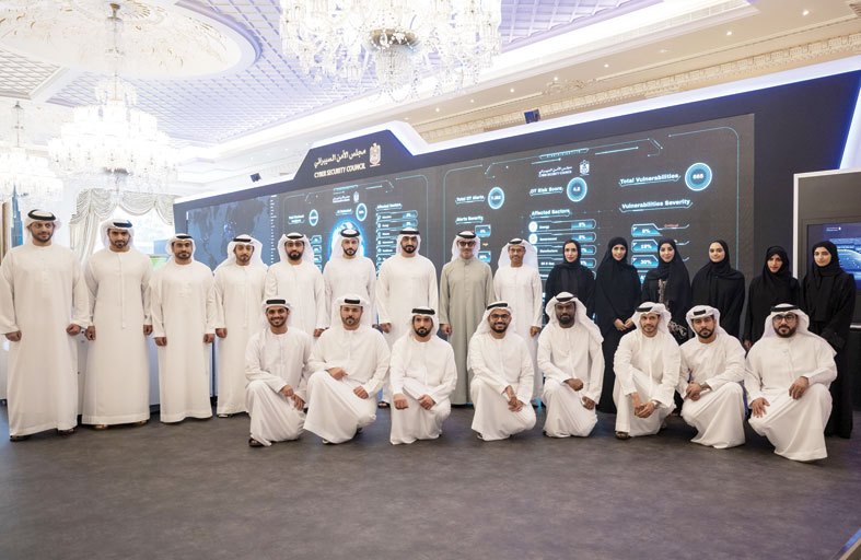 هزاع بن زايد يستقبل وفداً من مجلس الأمن السيبراني لحكومة الإمارات 