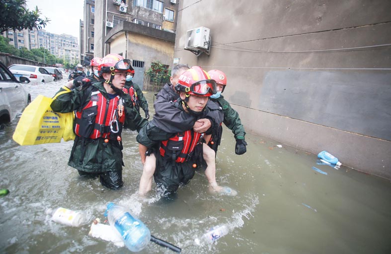 ارتفاع عدد ضحايا فيضانات وسط الصين إلى 99 قتيلا