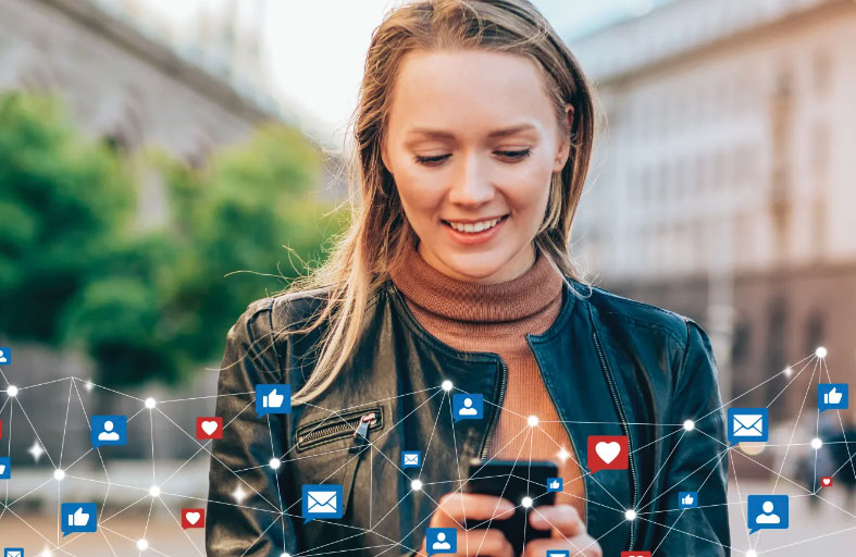 الظهور على منصات التواصل بمظهر الضعف سلاح ذو حدين