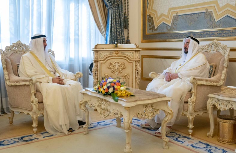 حاكم الشارقة يستقبل السفير الكويتي
