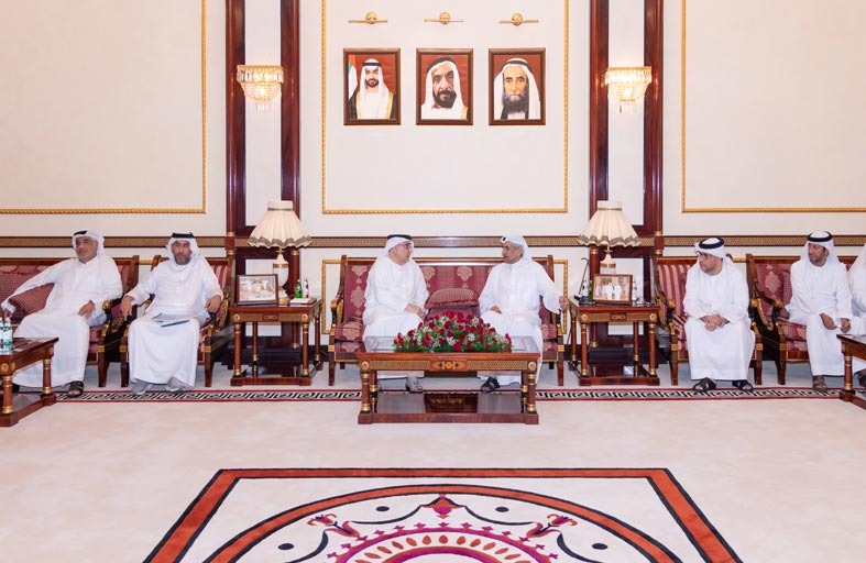 حاكم الفجيرة يطلع على الخطط المستقبلية لوزارة الموارد البشرية والتوطين