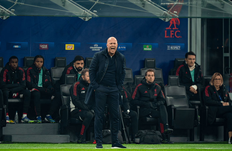 سلوت يتجنب تأجيج الخلاف مع صلاح بعد الفوز على إنتر