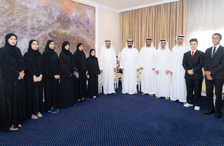 محمد الشرقي يلتقي أوائل الطلبة في الصف الثاني عشر ويشيد بتميزهم