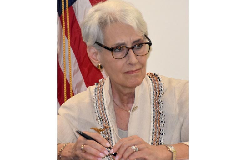 واشنطن تحذر «دول الهادي» من الأنظمة الاستبدادية 