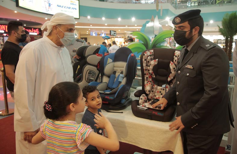 شرطة أبوظبي تعزز وعي الأسرة بسلامة الأطفال في المركبات  