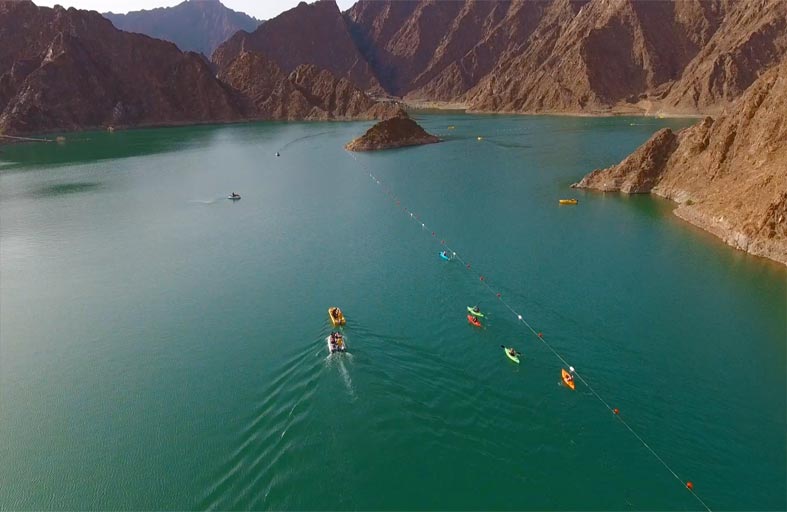 قوارب تجديف واقف تتنافس في حتا للمرة الأولى