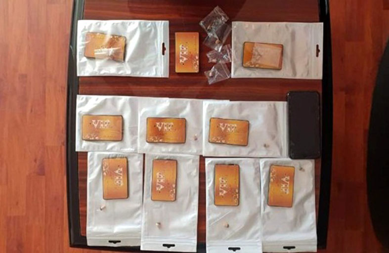 يروجون لمعدات تستخدم للغش في الامتحانات