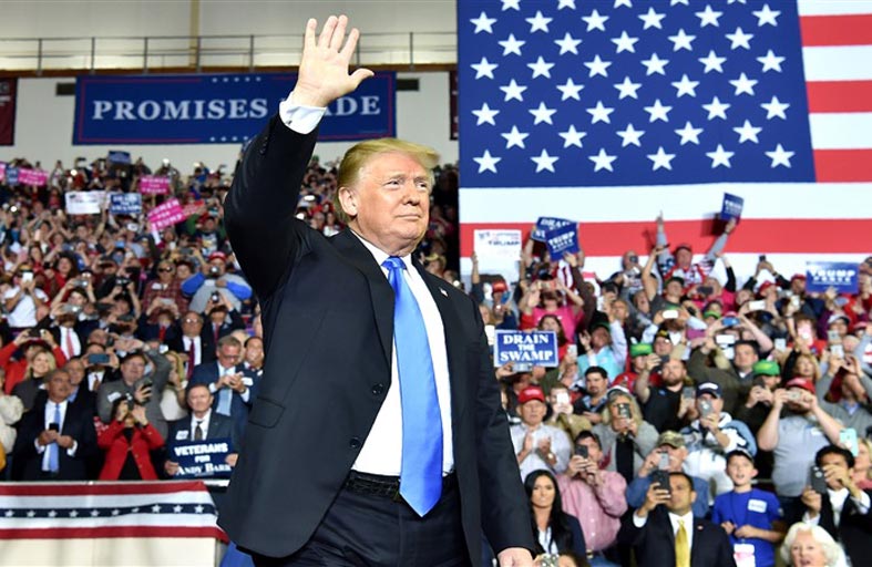 قبضة ترامب الأسطورية على القاعدة الجمهورية تتلاشى