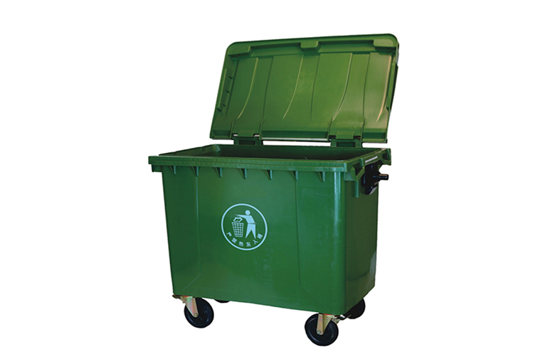 خبأ أمواله في حاوية قمامة.. فالتهمتها النيران