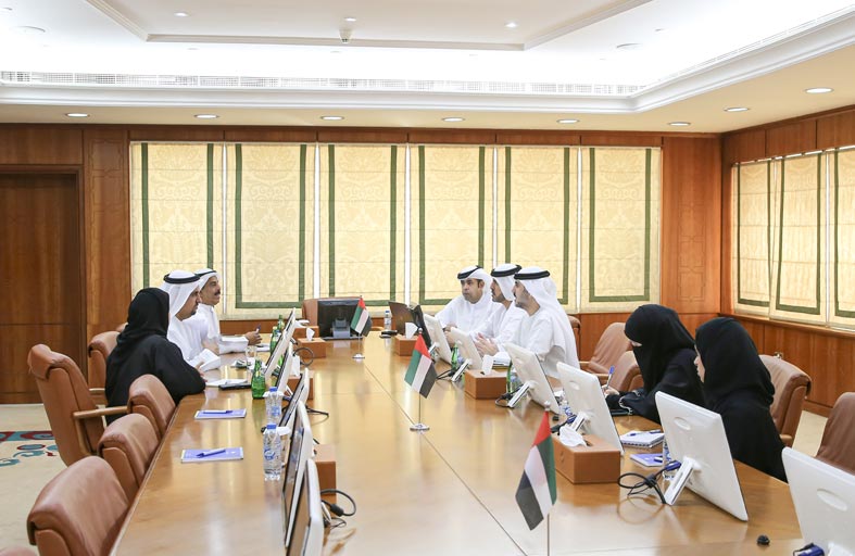 اللجنة العليا لجائزة غرفة عجمان للأعمال تطلع على سير عمل الجائزة