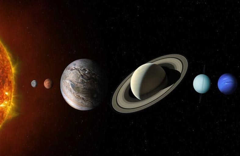 يشارك حبه للكواكب والنجوم مع سكان مدينته